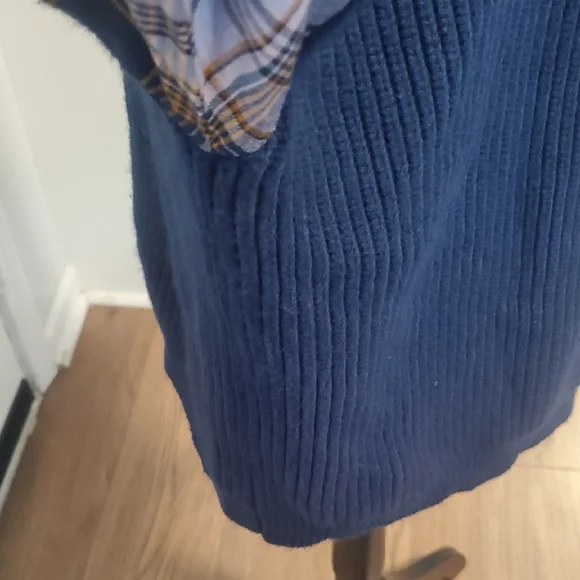 Jessica Simpson V-Neck Sweater in Navy with Plaid Sleeves - Picture 6 of 9